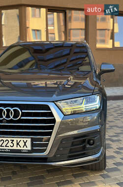 Позашляховик / Кросовер Audi Q7 2017 в 