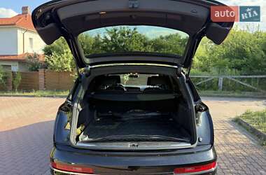 Внедорожник / Кроссовер Audi Q7 2015 в 