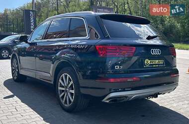 Позашляховик / Кросовер Audi Q7 2017 в 