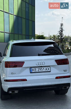 Позашляховик / Кросовер Audi Q7 2016 в 