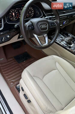 Позашляховик / Кросовер Audi Q7 2016 в 