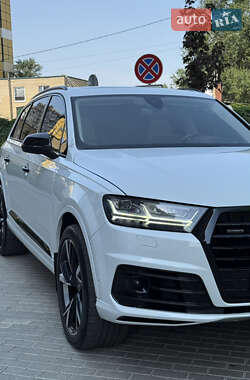 Позашляховик / Кросовер Audi Q7 2016 в 
