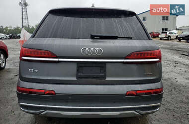 Позашляховик / Кросовер Audi Q7 2021 в 