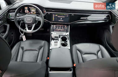 Позашляховик / Кросовер Audi Q7 2021 в 