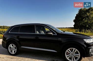 Позашляховик / Кросовер Audi Q7 2016 в 