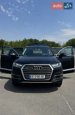 Позашляховик / Кросовер Audi Q7 2015 в 