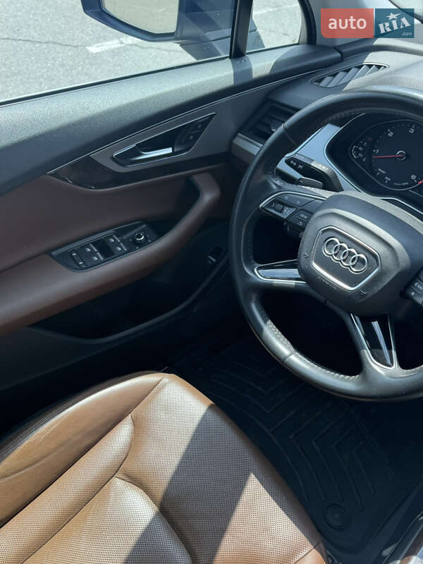 Внедорожник / Кроссовер Audi Q7 2015 в Днепре
