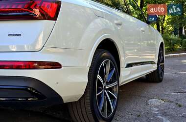 Внедорожник / Кроссовер Audi Q7 2022 в 