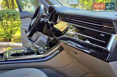 Внедорожник / Кроссовер Audi Q7 2022 в 