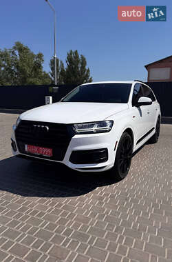 Внедорожник / Кроссовер Audi Q7 2017 в 