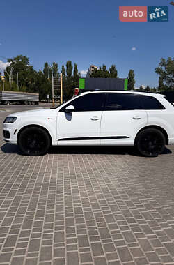 Внедорожник / Кроссовер Audi Q7 2017 в 