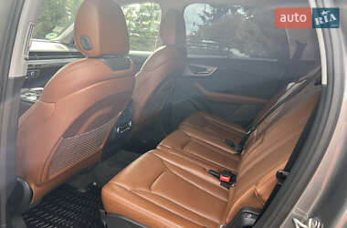 Внедорожник / Кроссовер Audi Q7 2016 в 