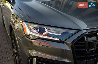 Позашляховик / Кросовер Audi Q7 2019 в 