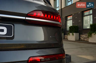 Позашляховик / Кросовер Audi Q7 2019 в 