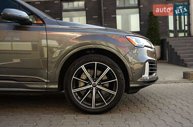 Позашляховик / Кросовер Audi Q7 2019 в 