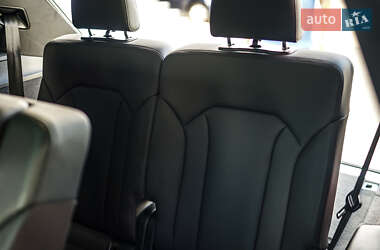 Позашляховик / Кросовер Audi Q7 2019 в 