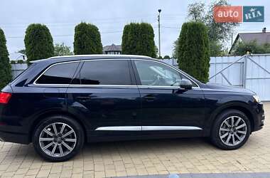 Внедорожник / Кроссовер Audi Q7 2017 в 