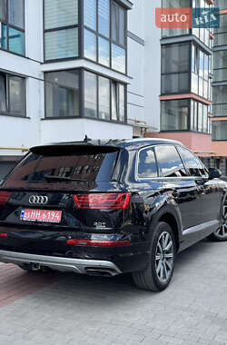 Позашляховик / Кросовер Audi Q7 2015 в 