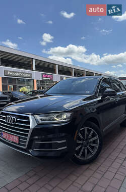 Позашляховик / Кросовер Audi Q7 2015 в 