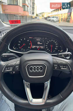 Позашляховик / Кросовер Audi Q7 2015 в 