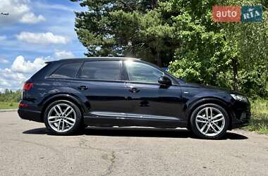Позашляховик / Кросовер Audi Q7 2019 в 