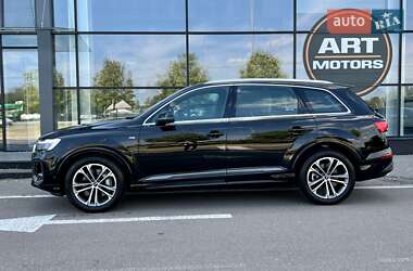 Позашляховик / Кросовер Audi Q7 2025 в 