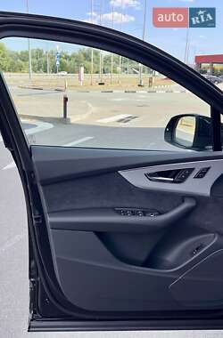 Позашляховик / Кросовер Audi Q7 2025 в 