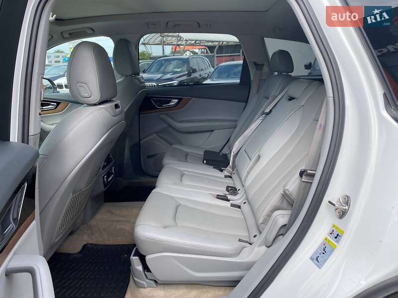Позашляховик / Кросовер Audi Q7 2016 в Львові