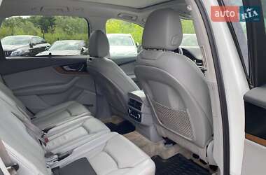 Внедорожник / Кроссовер Audi Q7 2016 в 