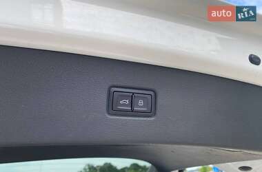 Внедорожник / Кроссовер Audi Q7 2016 в 