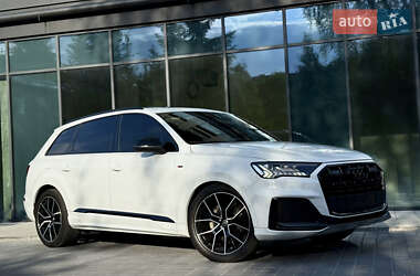 Позашляховик / Кросовер Audi Q7 2022 в 
