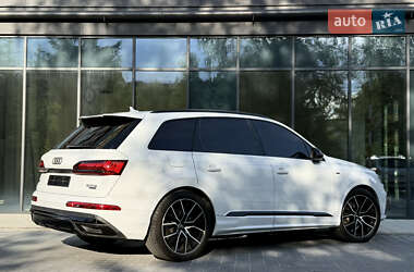 Позашляховик / Кросовер Audi Q7 2022 в 