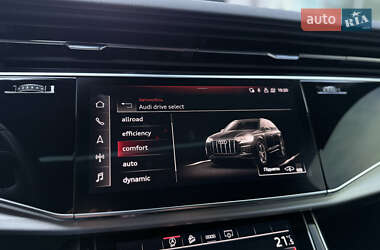 Позашляховик / Кросовер Audi Q7 2022 в 