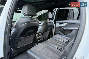 Позашляховик / Кросовер Audi Q7 2022 в 