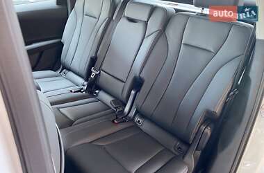 Позашляховик / Кросовер Audi Q7 2025 в 
