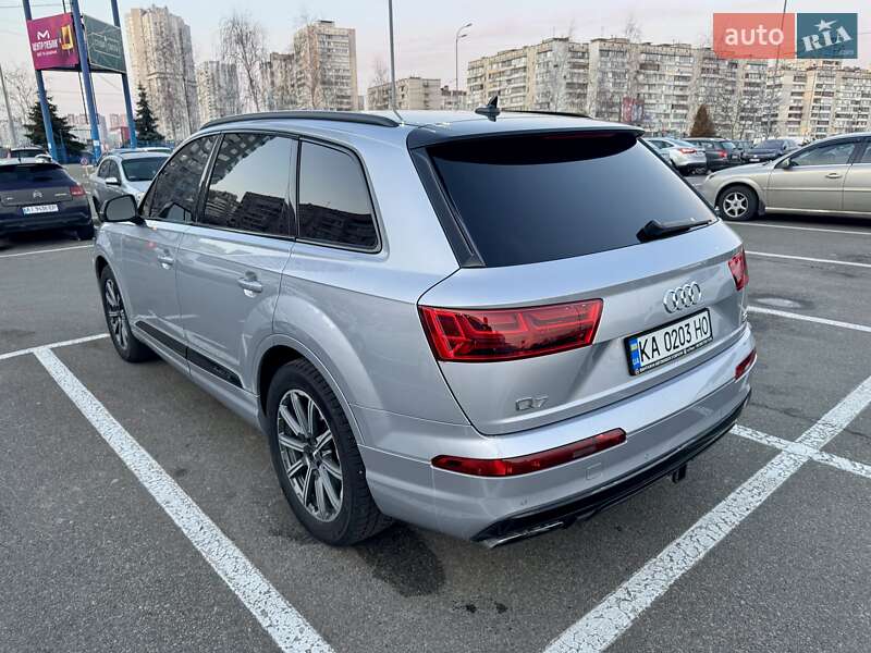 Позашляховик / Кросовер Audi Q7 2016 в Києві