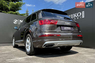 Позашляховик / Кросовер Audi Q7 2018 в 