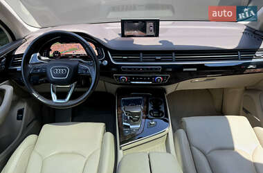 Позашляховик / Кросовер Audi Q7 2018 в 