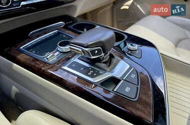 Позашляховик / Кросовер Audi Q7 2018 в 
