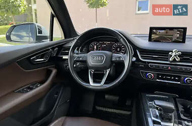 Позашляховик / Кросовер Audi Q7 2018 в 