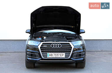 Позашляховик / Кросовер Audi Q7 2016 в 