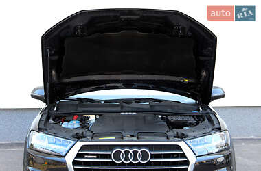 Позашляховик / Кросовер Audi Q7 2016 в 