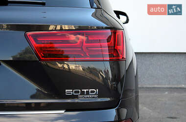 Позашляховик / Кросовер Audi Q7 2016 в 