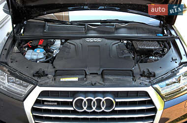 Позашляховик / Кросовер Audi Q7 2016 в 