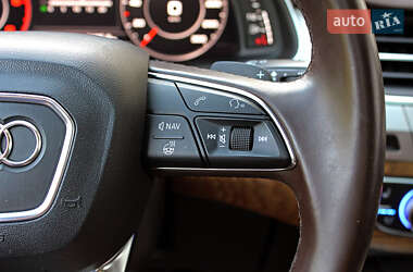 Позашляховик / Кросовер Audi Q7 2016 в 