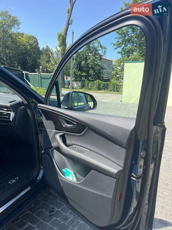 Позашляховик / Кросовер Audi Q7 2020 в Житомирі