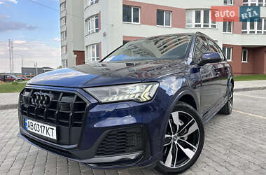 Позашляховик / Кросовер Audi Q7 2020 в 