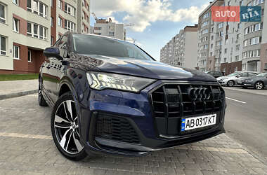 Позашляховик / Кросовер Audi Q7 2020 в 