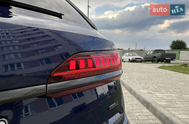 Позашляховик / Кросовер Audi Q7 2020 в 