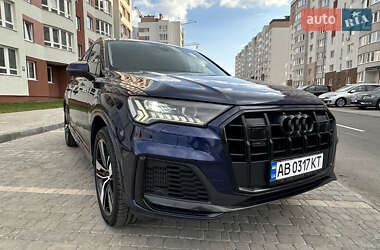 Позашляховик / Кросовер Audi Q7 2020 в 